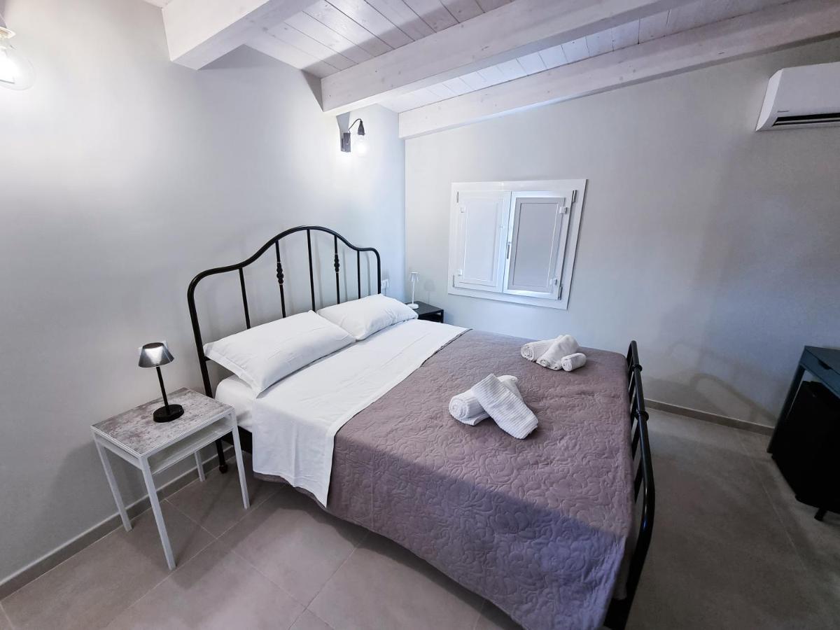 Civico 33 Bed and Breakfast Scalea Esterno foto